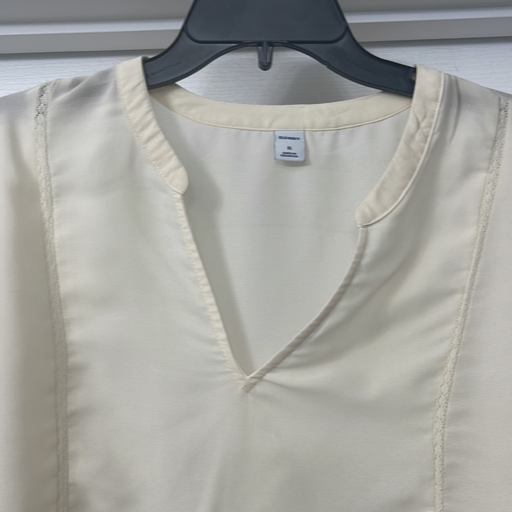 Old Navy Long Sleeve Floral Blouse. Size XL - Picture 2 of 3
